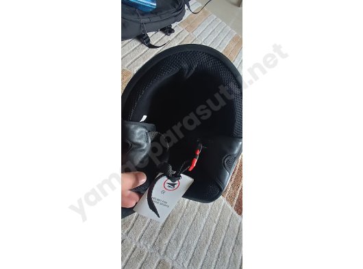 Çenelikli ve çeneliksiz çeşitli kasklar - 10